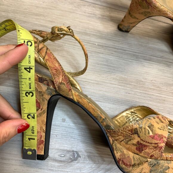 Mudd Y2K Retro Women’s 7M Sandals Strappy Block Heels Floral Tapestry Platforms - Picture 10 of 11